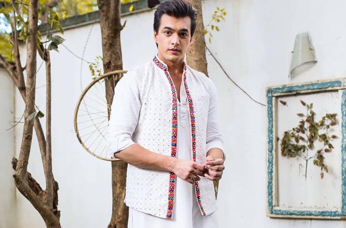 Mohsin Khan SHOWS US his 'FAMILY CORNER' in his VANITY!